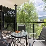Eleganckie Sun Seasons 24 W świeradowie Zdroju Z Widokiem Na Góry By Renters Apartamento