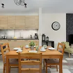 Eleganckie Sun Seasons 24 W świeradowie Zdroju Z Widokiem Na Góry By Renters Apartamento