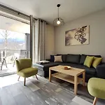 Eleganckie Sun Seasons 24 W świeradowie Zdroju Z Widokiem Na Góry By Renters Apartamento