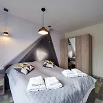 Eleganckie Sun Seasons 24 W świeradowie Zdroju Z Widokiem Na Góry By Renters Apartamento *