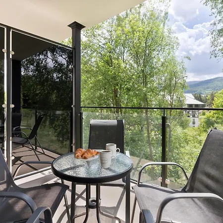 Eleganckie Sun Seasons 24 W Swieradowie Zdroju Z Widokiem Na Gory By Renters Apartman